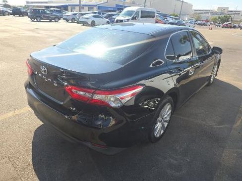Used 2018 Toyota Camry LE FWD image 4