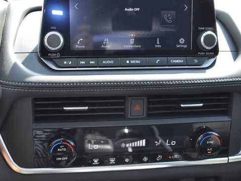 Used 2024 Nissan Rogue SV image 13