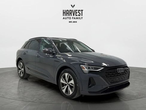 Used 2024 Audi Q8 e-tron Premium image 10