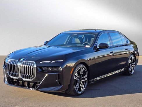Used 2024 BMW i7 xDrive60 AWD/4WD image 7