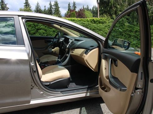 Used 2013 Hyundai Elantra GLS FWD image 13