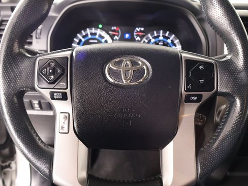 Used 2016 Toyota 4Runner SR5 AWD/4WD image 3