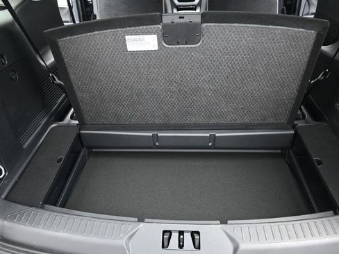 Used 2025 Ford Explorer Active w/ Active Comfort Package RWD image 36