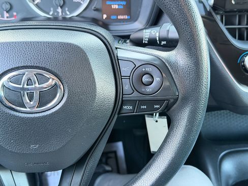 Used 2021 Toyota Corolla LE image 52