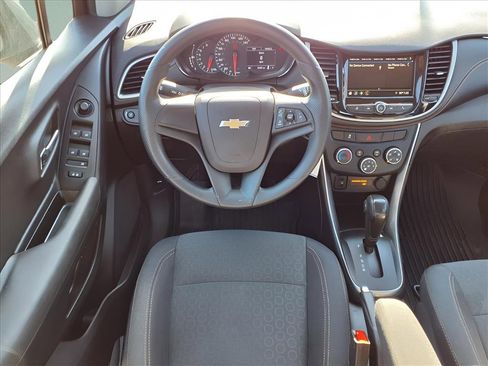 Used 2019 Chevrolet Trax LS image 9