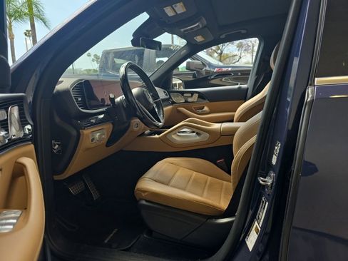 Used 2024 Mercedes-Benz GLS 580 4MATIC image 4