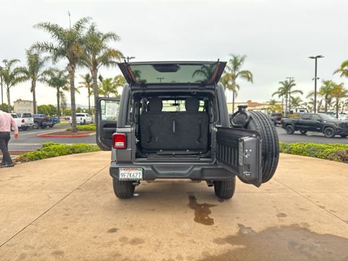 Used 2022 Jeep Wrangler Sport AWD/4WD image 16