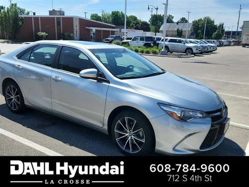 Used 2017 Toyota Camry XSE w/ Moonroof Package FWD image 1