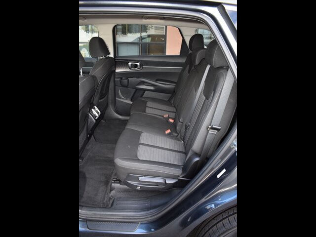 Used 2022 Kia Sorento LX AWD/4WD image 17