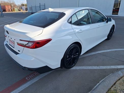 Used 2025 Toyota Camry SE image 6