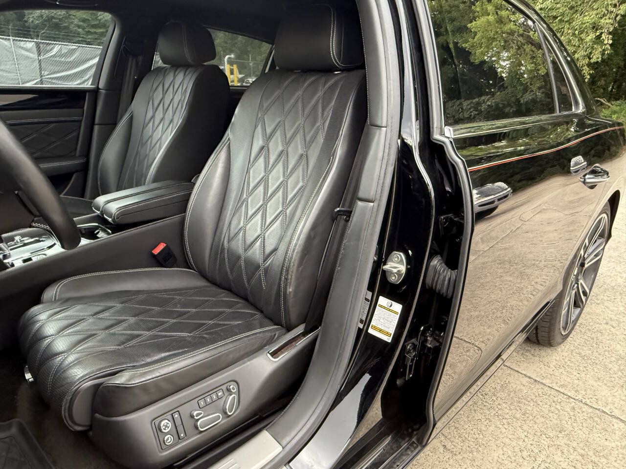 Used 2016 Bentley Flying Spur V8 AWD/4WD image 17