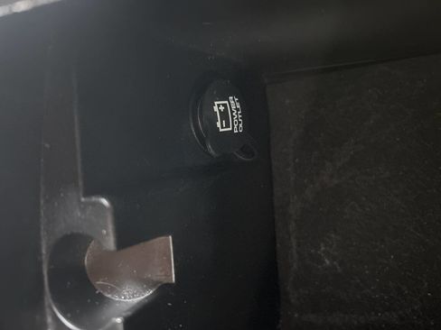 Used 2009 Dodge Avenger SE image 34