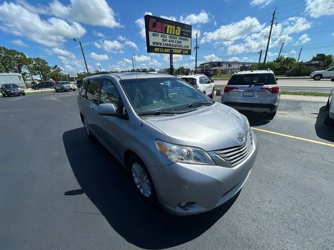 Used 2011 Toyota Sienna XLE FWD image 10