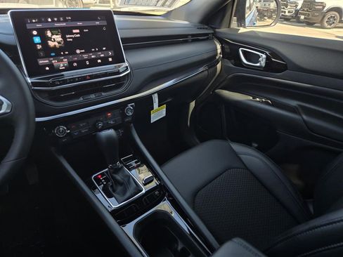 New 2026 Jeep Compass Latitude image 16