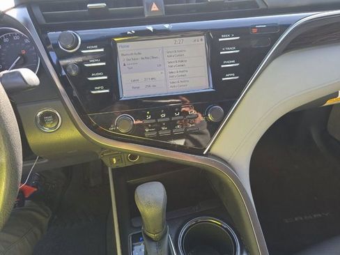 Used 2018 Toyota Camry LE image 9