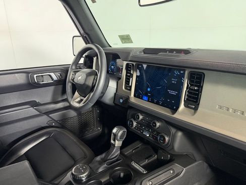 Used 2025 Ford Bronco Outer Banks AWD/4WD image 36