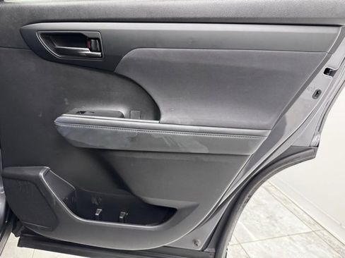 Used 2023 Toyota Highlander LE image 34