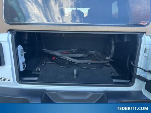 Used 2022 Jeep Wrangler Unlimited Rubicon w/ Cold Weather Group image 12