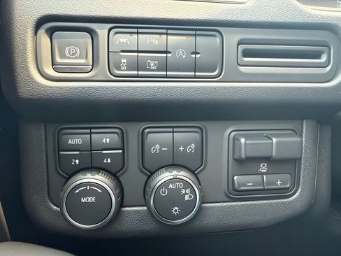 Used 2023 Chevrolet Suburban RST w/ Sport Performance Package AWD/4WD image 28