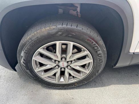 Used 2018 GMC Acadia SLE FWD image 2
