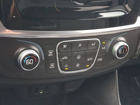 Used 2018 Chevrolet Traverse LS AWD/4WD image 16