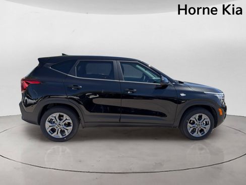 New 2026 Kia Seltos LX FWD image 3
