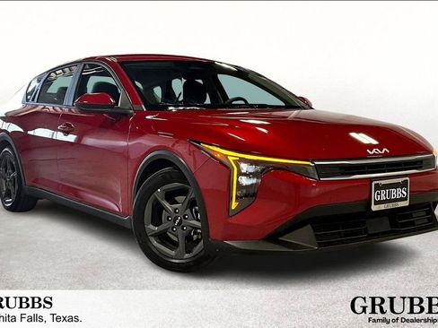 New 2025 Kia K4 LXS image 1