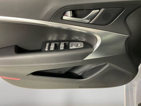 Used 2025 Genesis G70 2.5T image 12