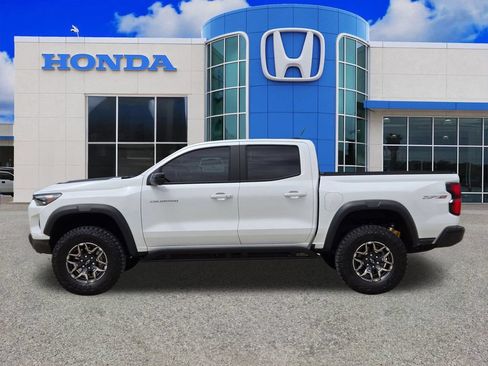 Used 2026 Chevrolet Colorado ZR2 w/ Technology Package AWD/4WD image 6