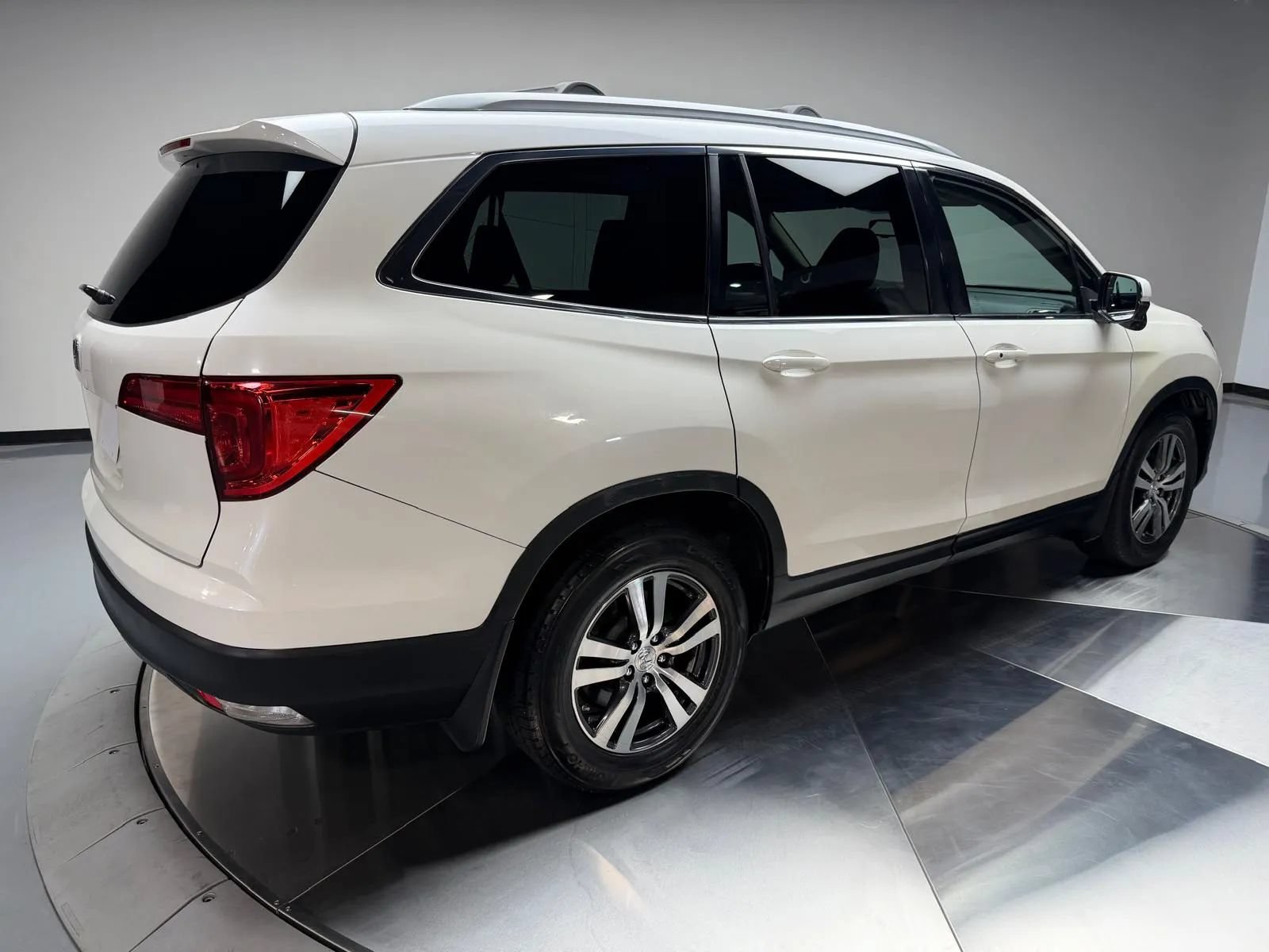 Used 2016 Honda Pilot EX-L image 2