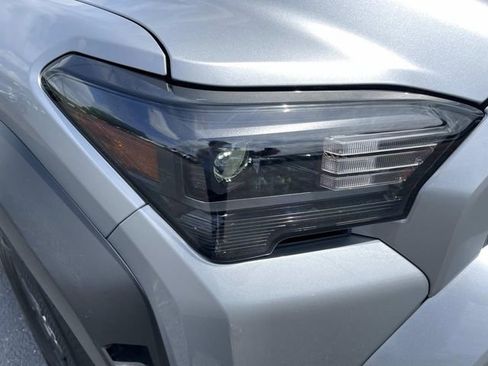 Used 2025 Toyota 4Runner SR5 AWD/4WD image 11