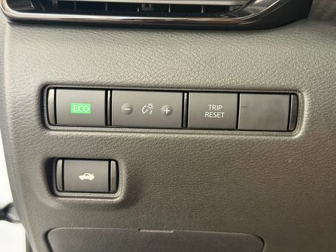 Used 2023 Nissan Sentra SV FWD image 41