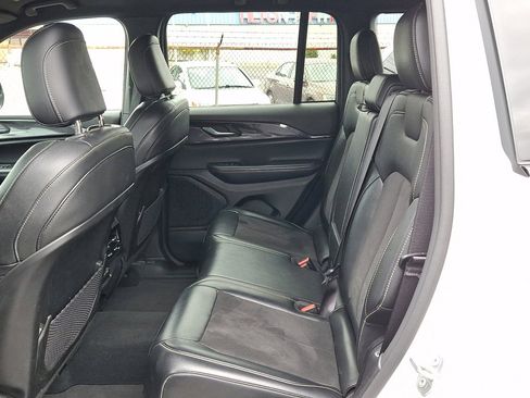 Used 2023 Jeep Grand Cherokee Altitude image 19