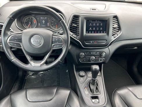 Used 2019 Jeep Cherokee Latitude Plus AWD/4WD image 3