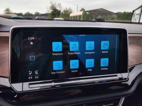 Used 2024 Volkswagen Atlas SE image 19