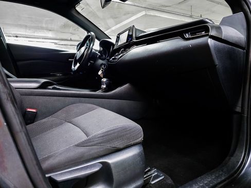 Used 2018 Toyota C-HR XLE image 33