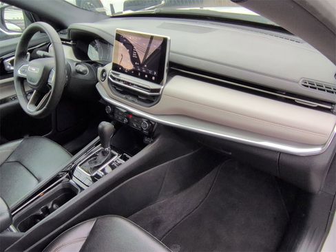 Certified 2024 Jeep Compass Limited image 25