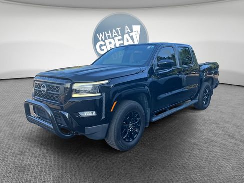 Used 2023 Nissan Frontier SV w/ Midnight Edition Package RWD image 5