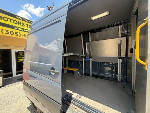 Used 2018 Mercedes-Benz Sprinter 2500 image 9