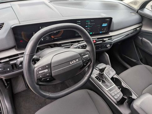 Used 2026 Kia Sportage LX AWD/4WD image 2