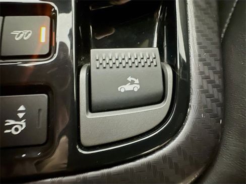 Used 2016 Jaguar F-TYPE R image 22