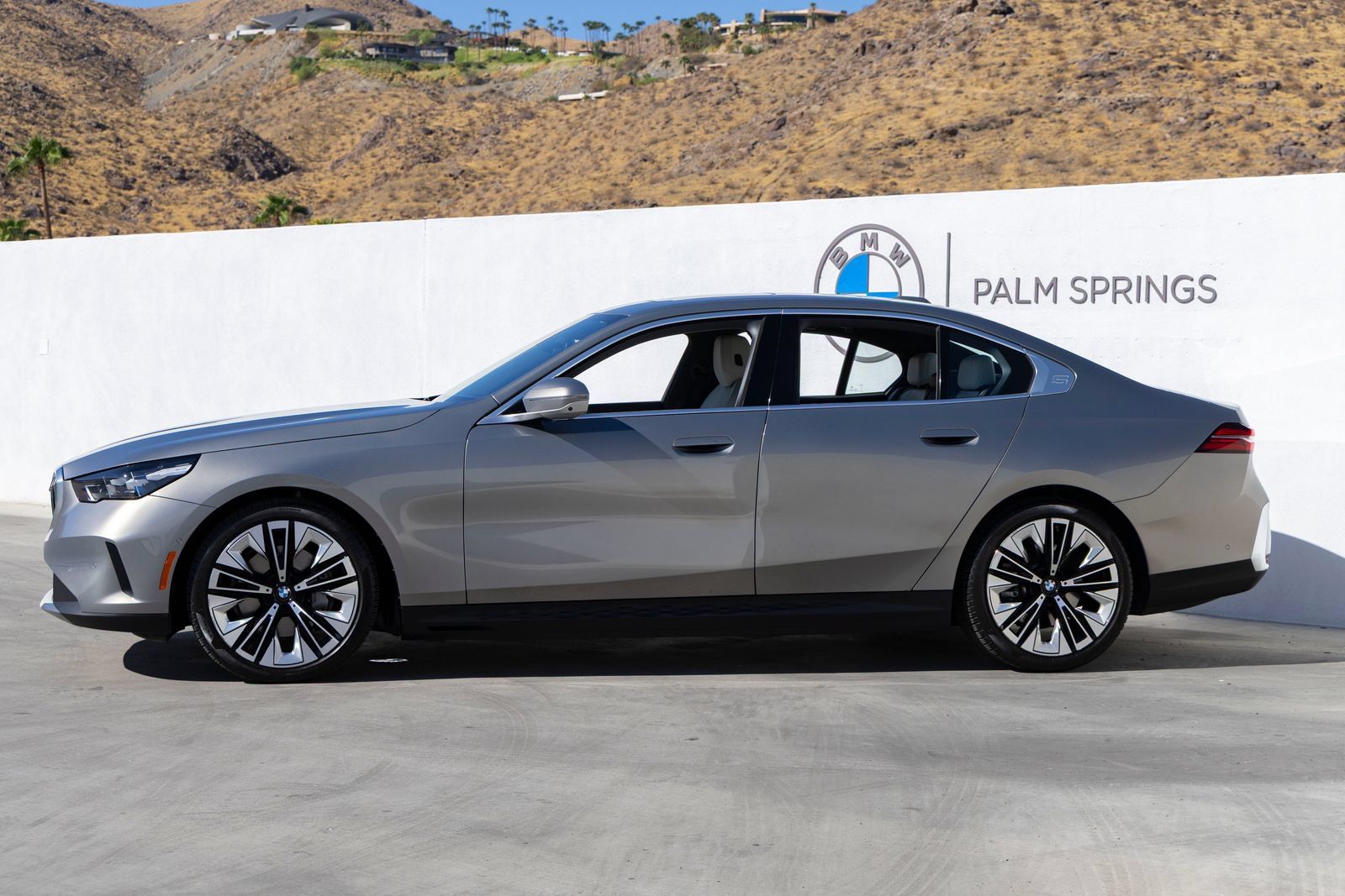 Certified 2025 BMW i5 eDrive40i w/ Premium Package RWD image 3