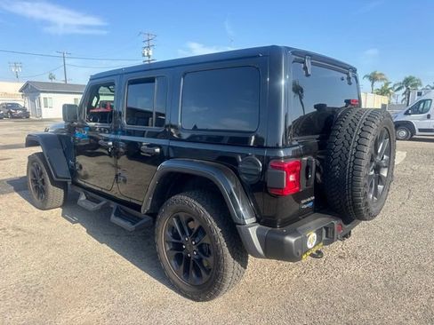 Used 2025 Jeep Wrangler Unlimited Sahara AWD/4WD image 7