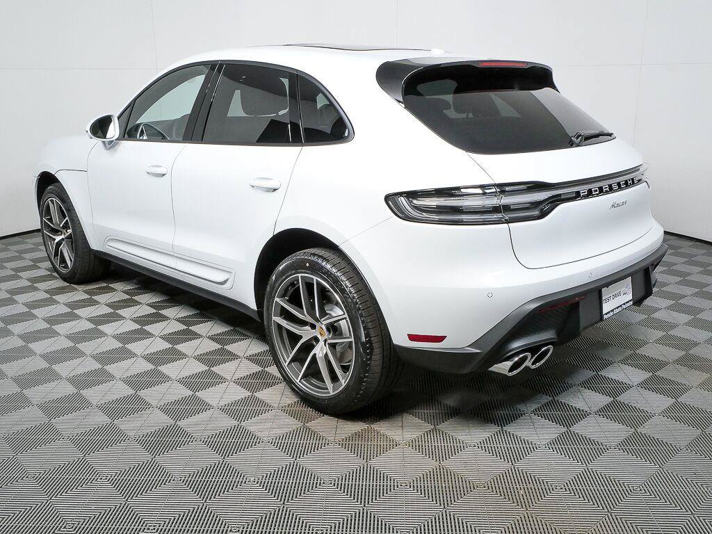 Certified 2026 Porsche Macan AWD/4WD image 3