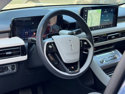 New 2026 Lincoln Aviator AWD image 16