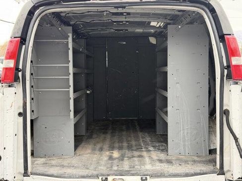 Used 2019 Chevrolet Express 3500 w/ Driver Convenience Package image 17