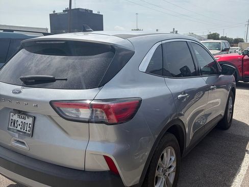Used 2022 Ford Escape SE FWD image 3