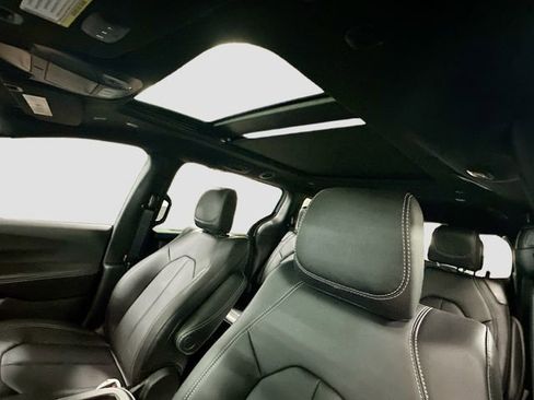 New 2026 Chrysler Pacifica Select image 23