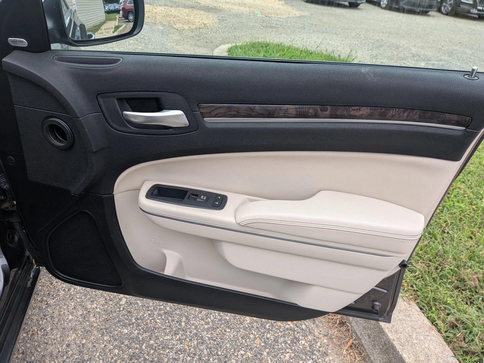 Used 2019 Chrysler 300 Limited RWD image 33