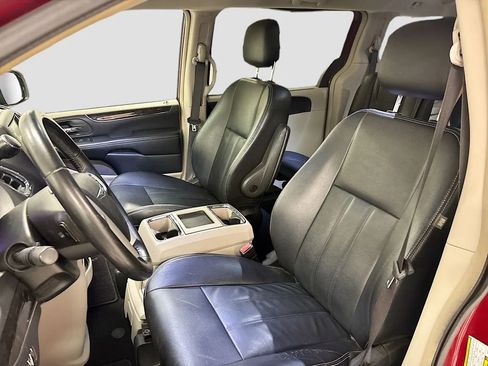 Used 2015 Chrysler Town & Country Touring w/ Driver Convenience Group FWD image 5